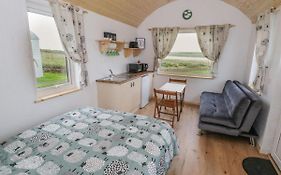 The Snuggly Sheep Shepherd Hut Farm Stay