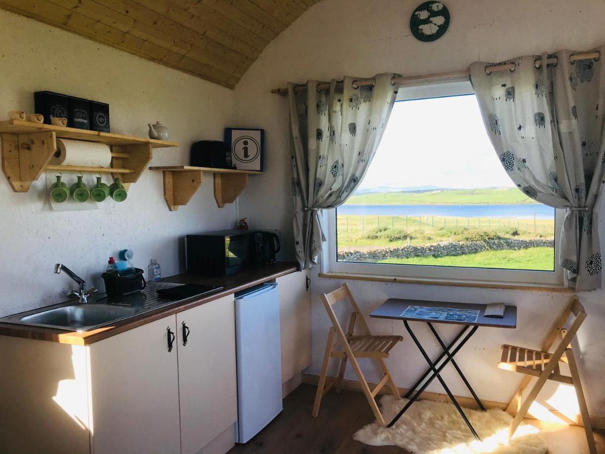 The Snuggly Sheep Shepherd Hut Farm Stay Ballyshannon Exterior photo
